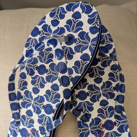 Vera Bradley Women's Flip Flops - Picture 1 of 4
